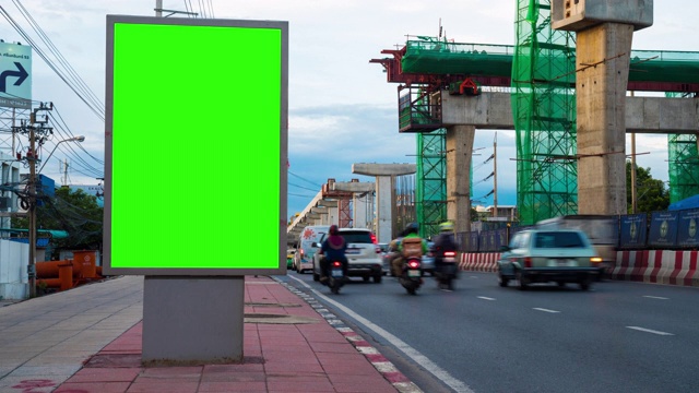 一个有绿色屏幕的广告牌/时间流逝视频下载