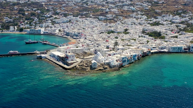 希腊基克拉迪斯米科诺斯岛美丽小镇的全景视频素材
