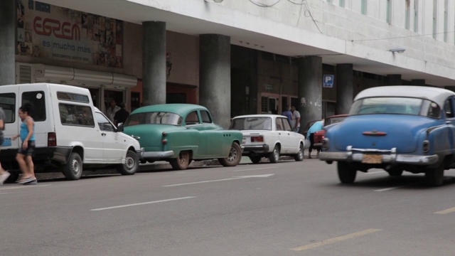 生活方式旅行古巴建筑人和日常场景在加勒比视频素材