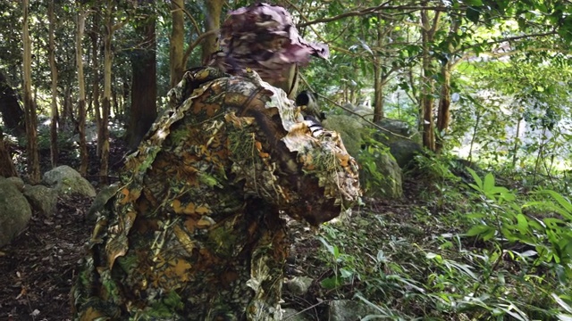 丛林猎人战术狙击手视频素材