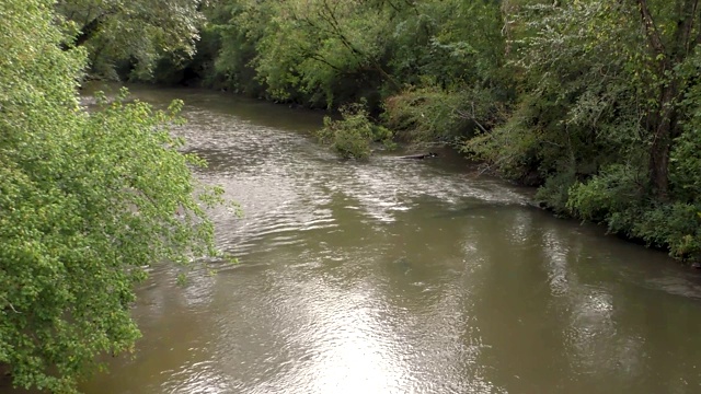 佐治亚州查斯泰河:放大查斯泰河的水流视频素材