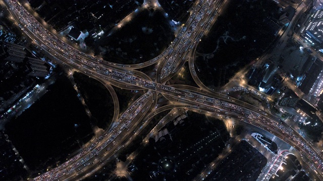 上海高速公路夜间鸟瞰图视频素材