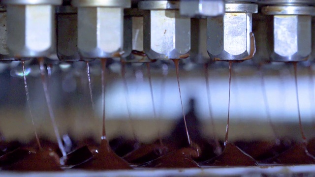 为生产巧克力的糖果工厂。视频下载