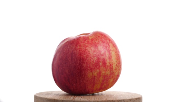 新鲜的红苹果素食水果在旋转架，视频苹果水果视频素材