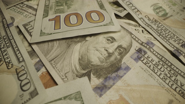 近放大一堆100美元的钞票/雪松山，美国犹他州视频素材