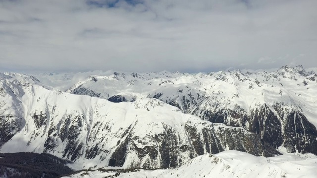 奥地利阿尔卑斯山鸟瞰图镜头视频素材