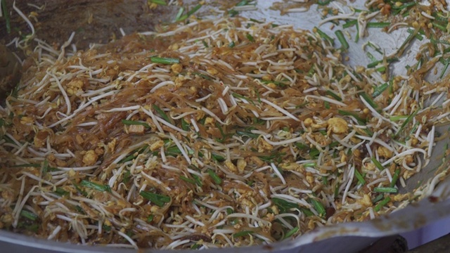 泰式炒粉，亚洲著名的街头小吃视频素材