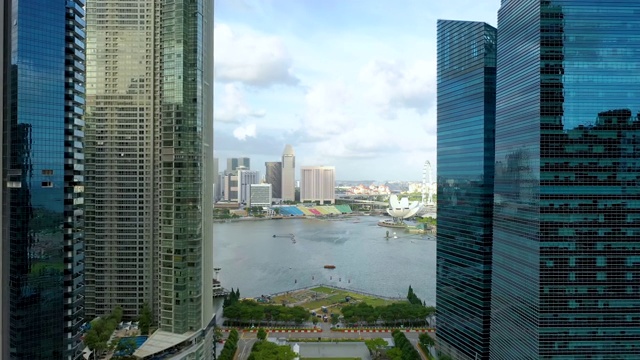 无人机航拍4k新加坡摩天大楼与城市。视频下载