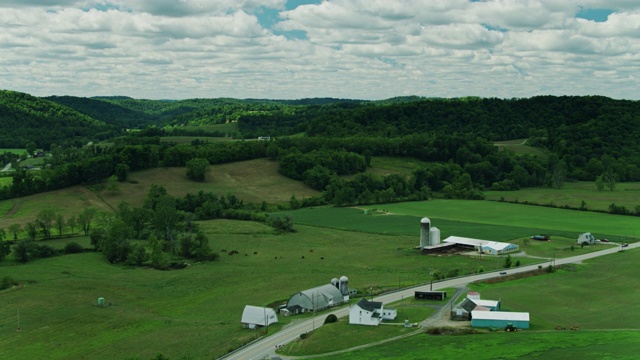 宾夕法尼亚州坎伯兰镇21号公路沿线的农场——无人机拍摄视频素材