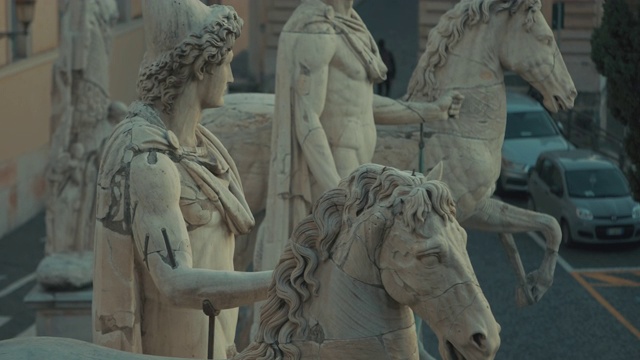 罗马之美:国会山上的雕塑细节视频素材