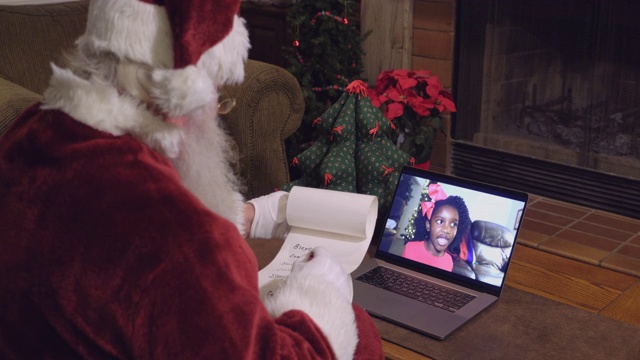 圣诞老人在视频电话会议上视频下载