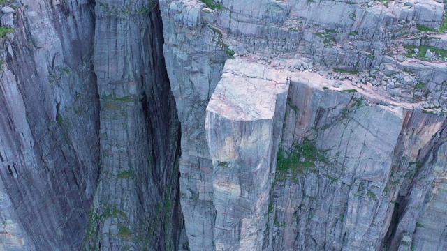 飞过挪威著名的布道石视频下载