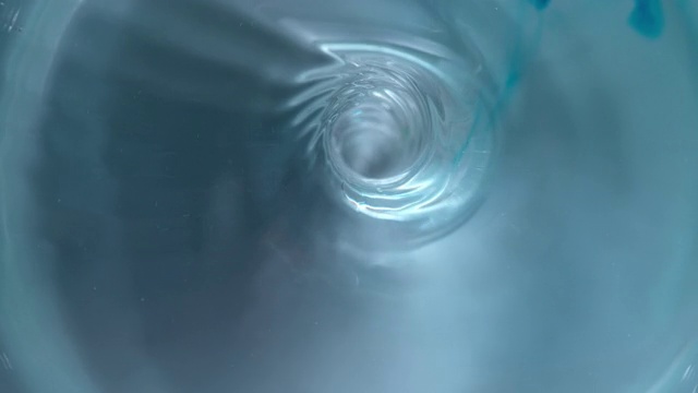 SLO MO LD水漩涡画在蓝色视频素材