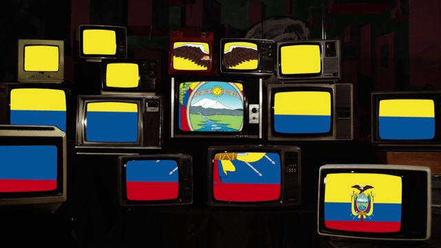 复古电视和厄瓜多尔国旗。视频下载