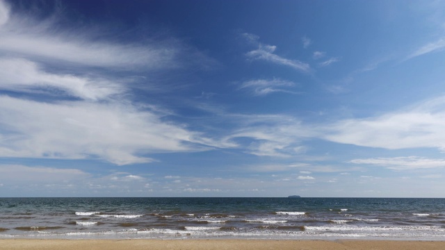 海滩和天空的云视频素材