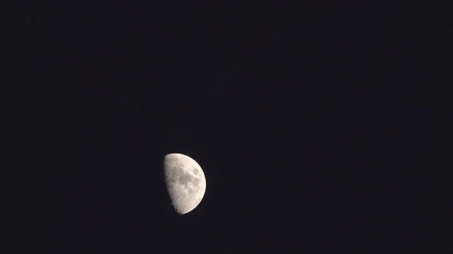 云上的月亮视频素材