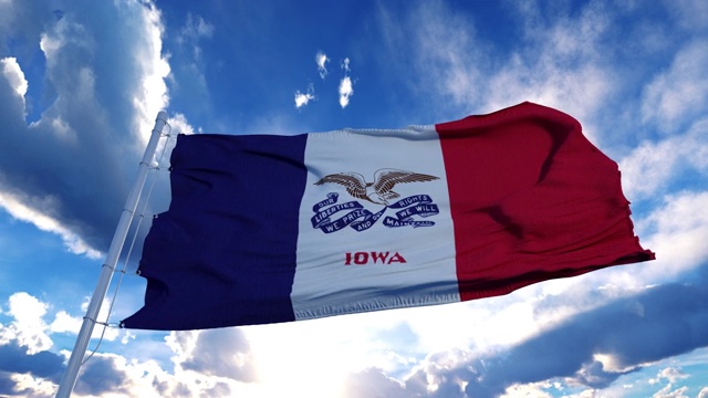 爱荷华州的旗杆在天空中随风飘扬。美国爱荷华州视频下载
