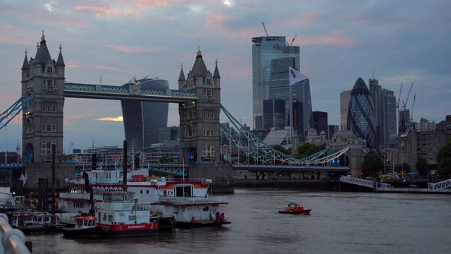 4k:英国伦敦日落时的塔桥视频素材