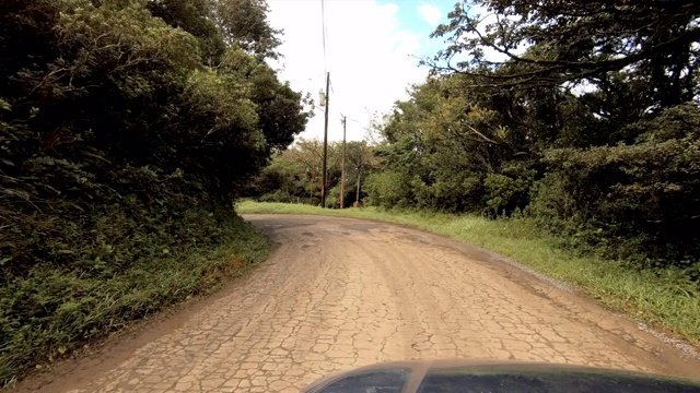 4X4驾车穿过哥斯达黎加的乡村视频素材