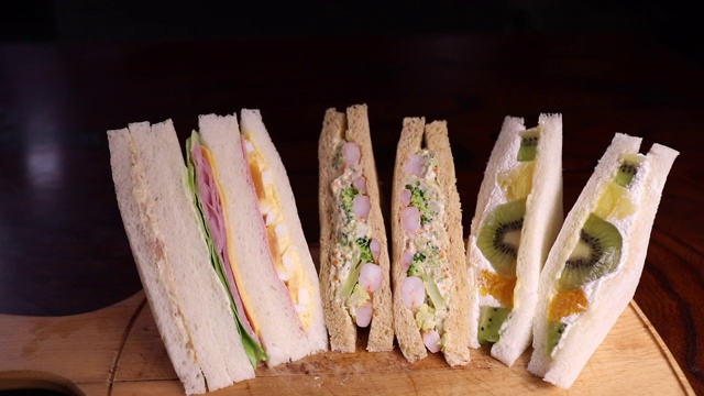 日本便利店的三明治从左到右旋转视频下载