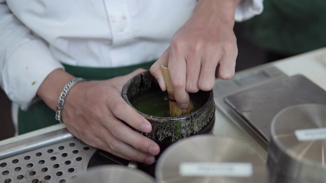 绿茶抹茶，传统竹打蛋器。视频下载