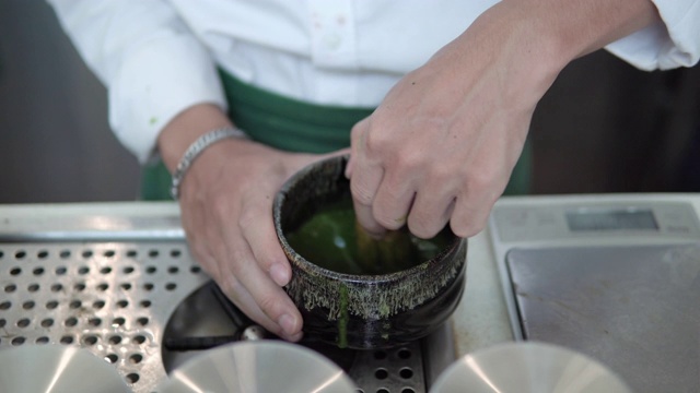 绿茶抹茶，传统竹打蛋器。视频下载