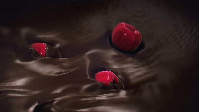4K超级慢动作，樱桃溅入液态黑巧克力视频素材