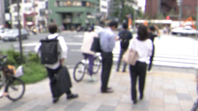 行人等待交通灯，东京，日本视频素材