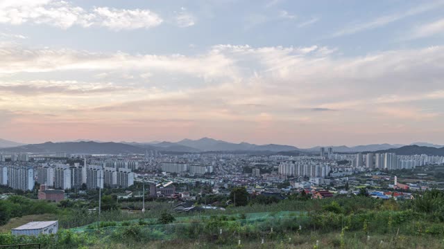 韩国忠清北道忠州市中心/忠州西的昼夜延时视频素材