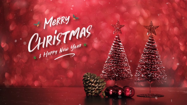 圣诞快乐，新年快乐，圣诞树上的松果和串灯上的红色闪闪发光的灯饰，节日的散景漩涡背景。节日贺卡视频下载