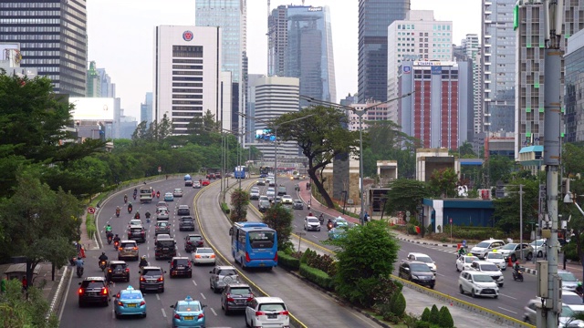 印尼雅加达商务区的交通延时视频素材