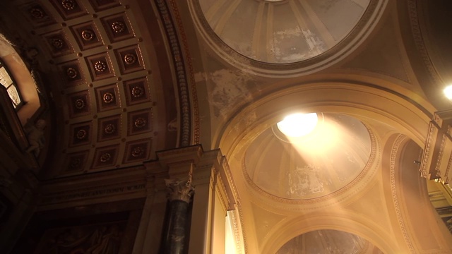 这是意大利西西里岛巴勒莫大教堂的天花板视频素材