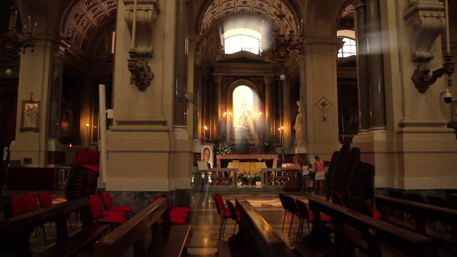在意大利西西里岛的巴勒莫大教堂中穿行视频下载