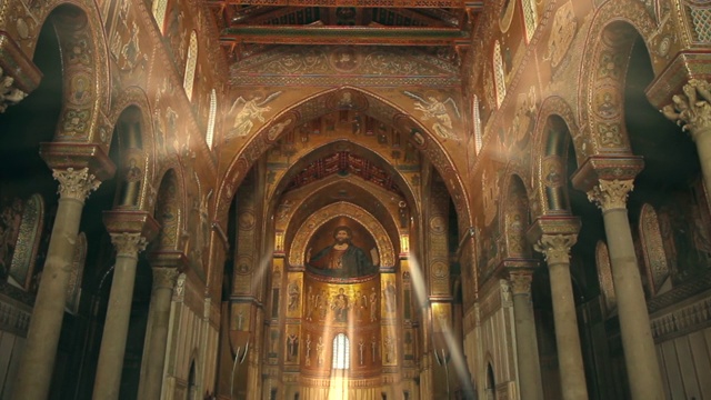 在意大利西西里岛巴勒莫的蒙瑞尔大教堂，沿着令人惊叹的华丽，镀金视频素材