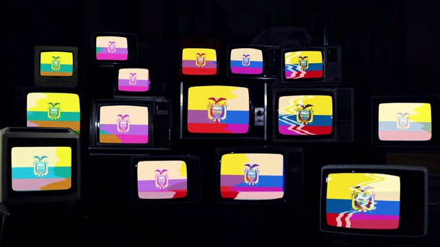 厄瓜多尔国旗和老式电视机。视频下载