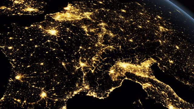 法国晚上在地球行星上从太空旋转视频素材