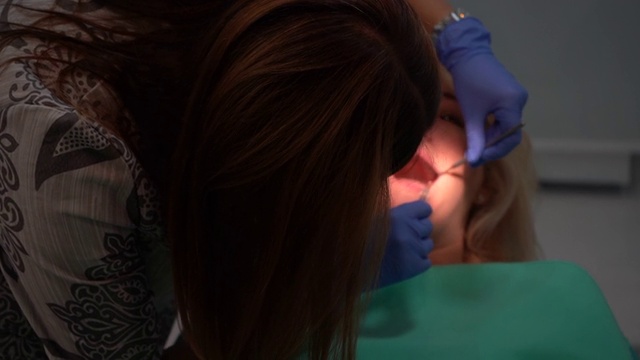 牙医注射麻醉。视频下载