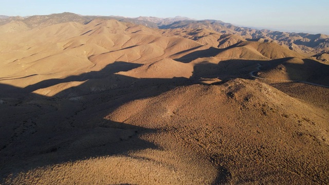 加州一些偏远沙漠山脉的航拍照片视频素材