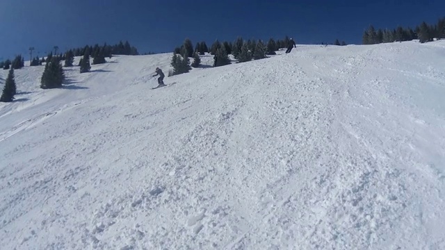 滑雪下坡视频下载