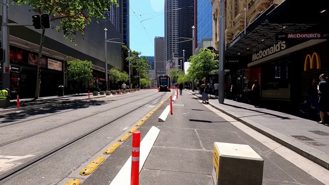 繁忙的城市街道、人群、交通、COVID-19经济复苏、时光流逝、悉尼视频素材