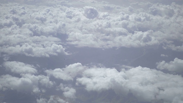 在云上飞行视频素材