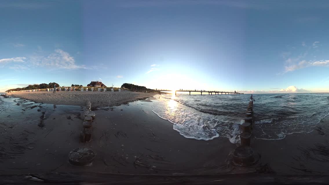 VR360，浪漫的码头日落，沙滩，海湾保护，波罗的海视频素材