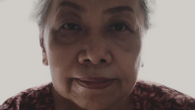不快乐的老妇人，视频肖像视频素材