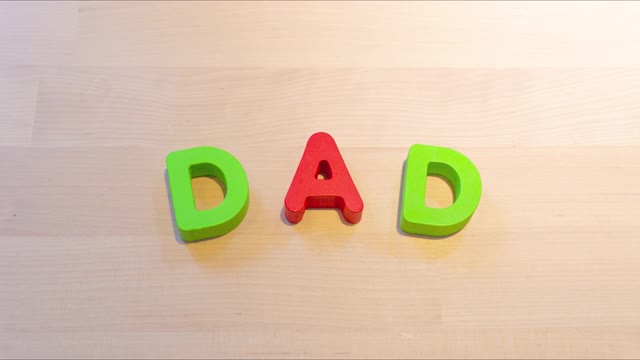 爸爸的文字定格动画，跳跃词的节日或家庭概念视频素材
