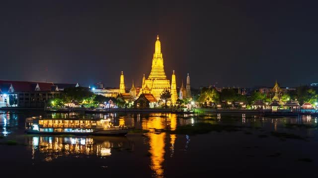 泰国曼谷，卧虎藏龙寺和湄南河的夜景视频素材