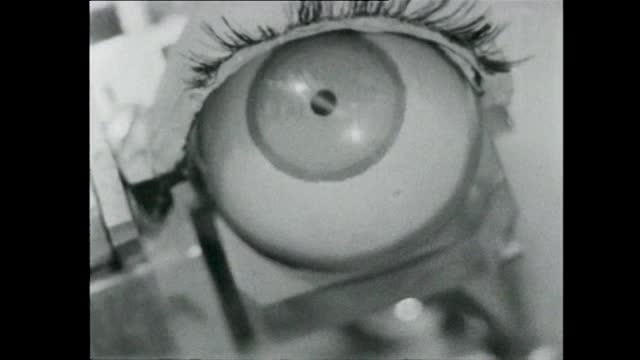 机器人的瞳孔扩张视频素材