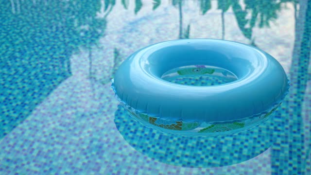 游泳圈在蓝色游泳池视频下载