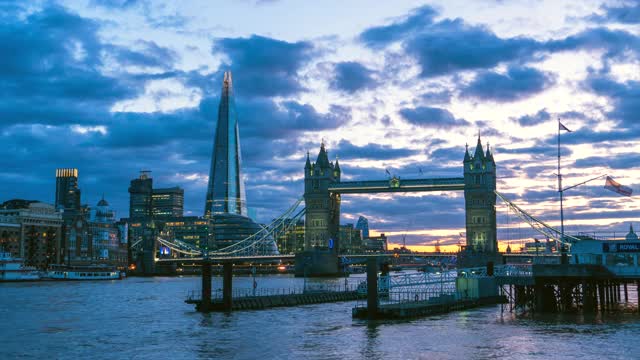 4k延时:英国伦敦日落时的塔桥视频素材