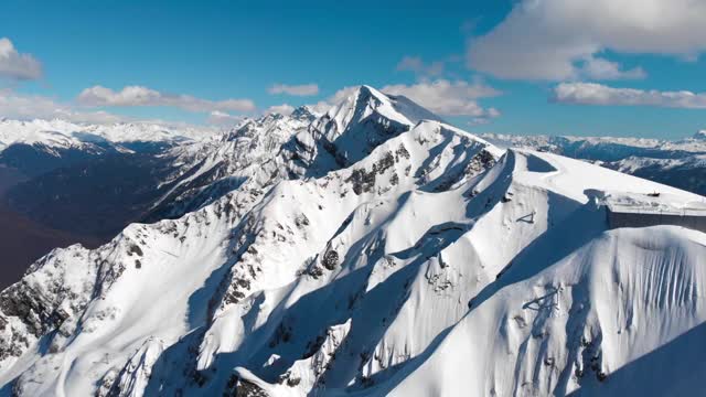 雪山的鸟瞰图视频素材