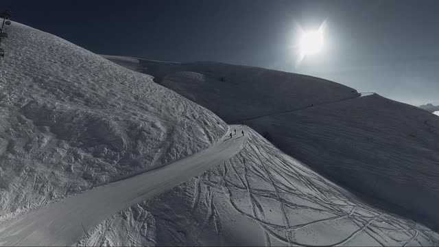 缆车在滑雪胜地顶视图视频下载
